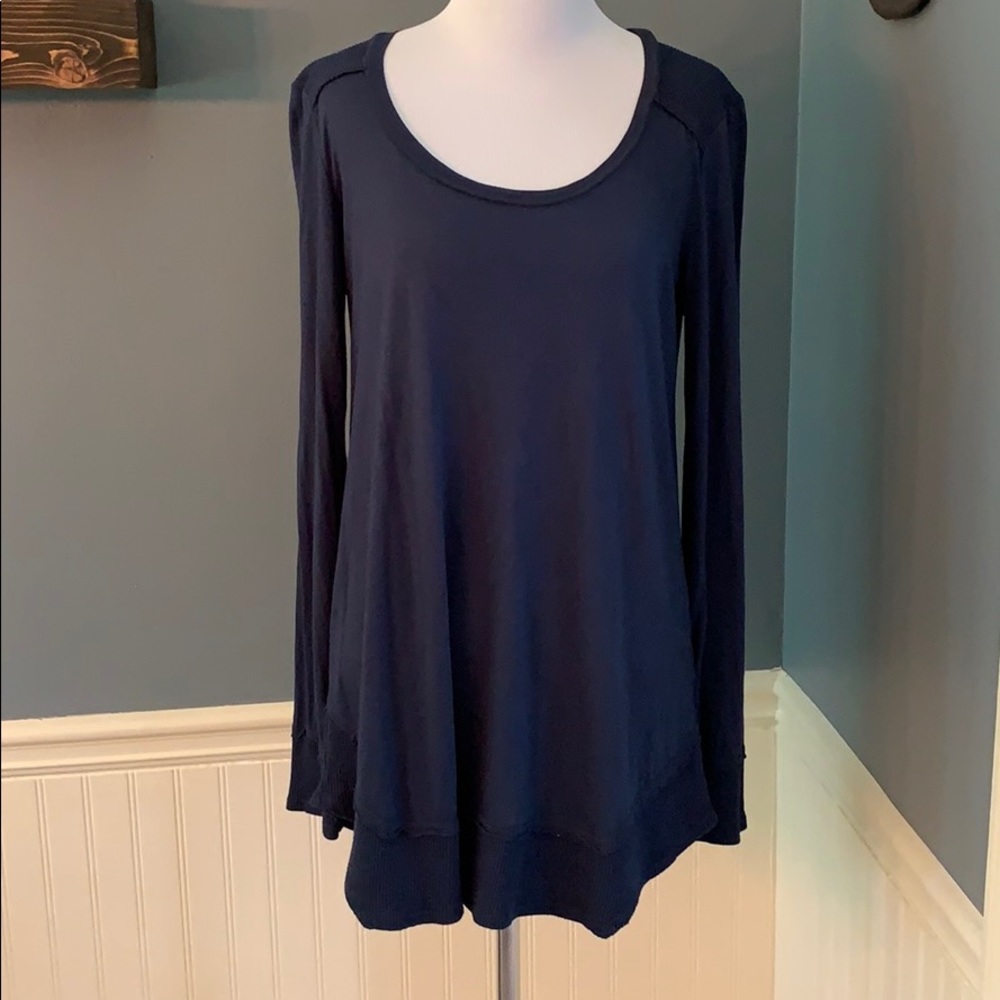 Splendid Navy Knit Top with thermal trim Size M